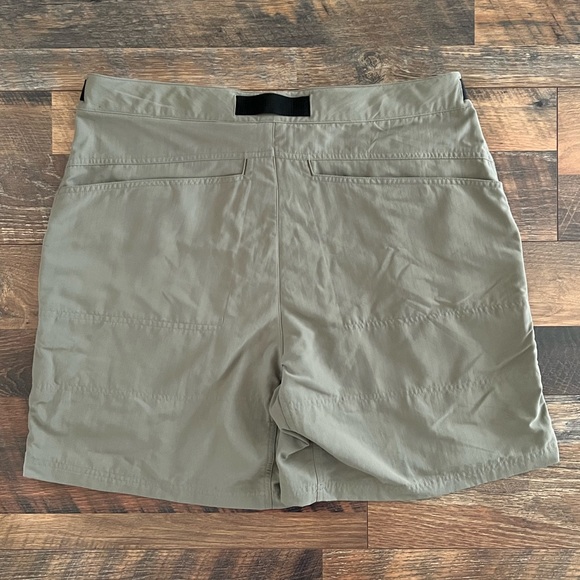 Men’s Columbia Belted Titanium Cargo Shorts - Picture 2 of 5
